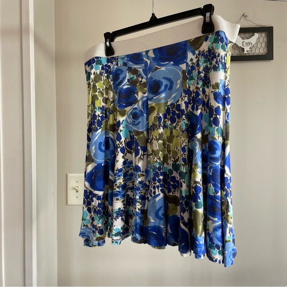 Karen Kane Large Floral Blue and Green Flare Mini Skirt - Picture 1 of 3